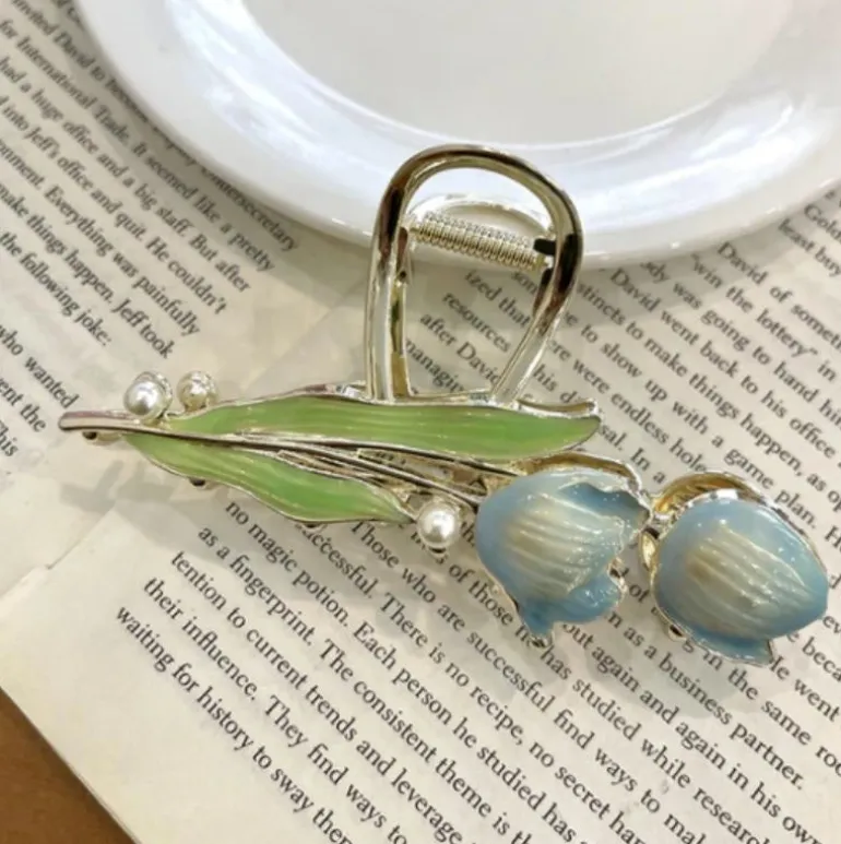Dainty Floral Hair Claw Clip