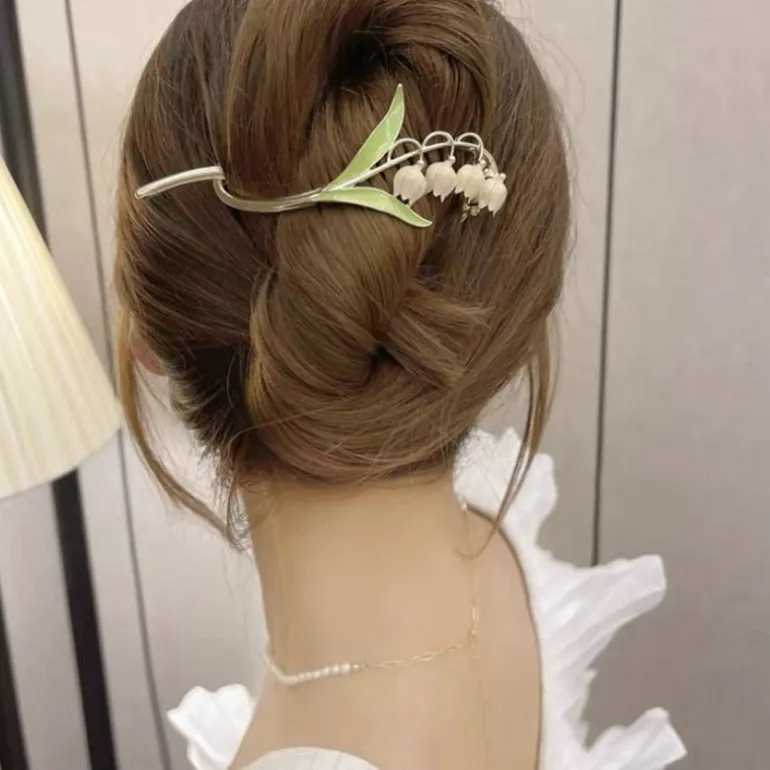 Dainty Floral Hair Claw Clip
