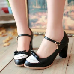 Elegant Lace Pumps