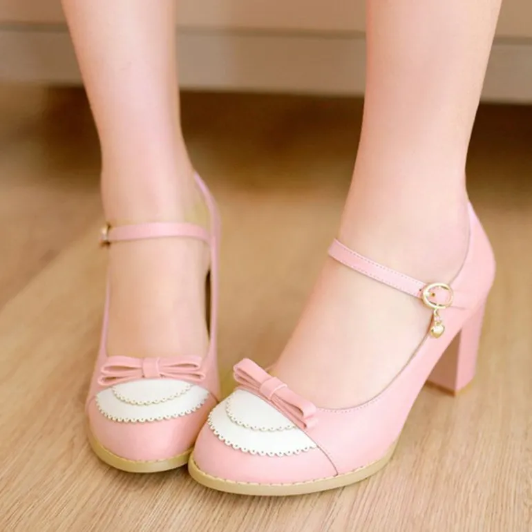 Elegant Lace Pumps