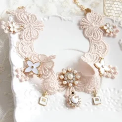 Lady In Lace Collar