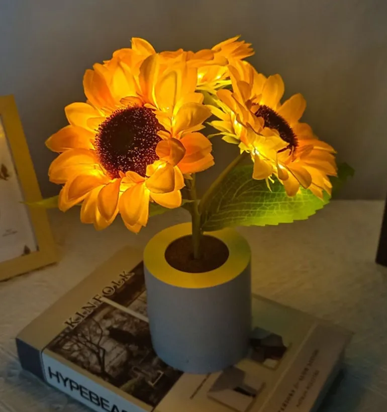 Light-Up Sunflower Desk Lamp