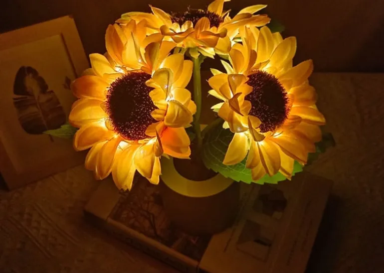 Light-Up Sunflower Desk Lamp