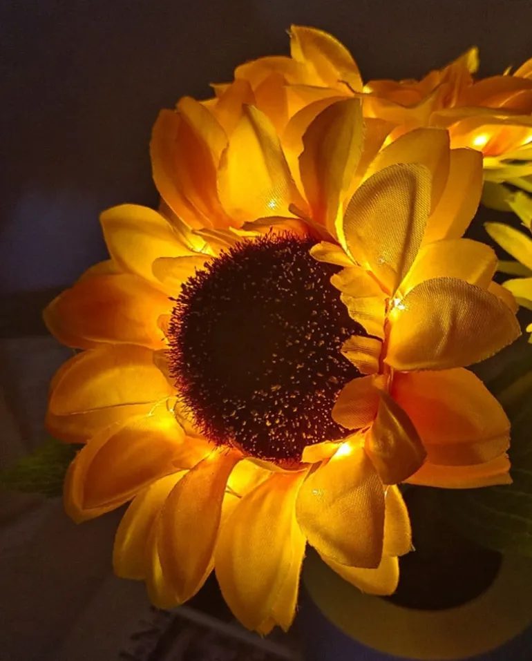 Light-Up Sunflower Desk Lamp