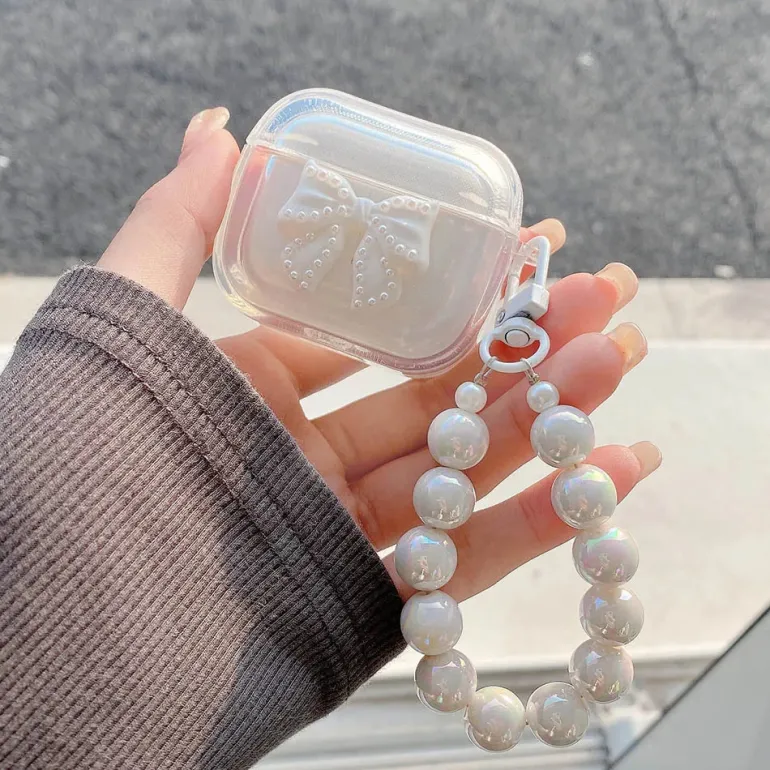 White Heart AirPods Case and Chain