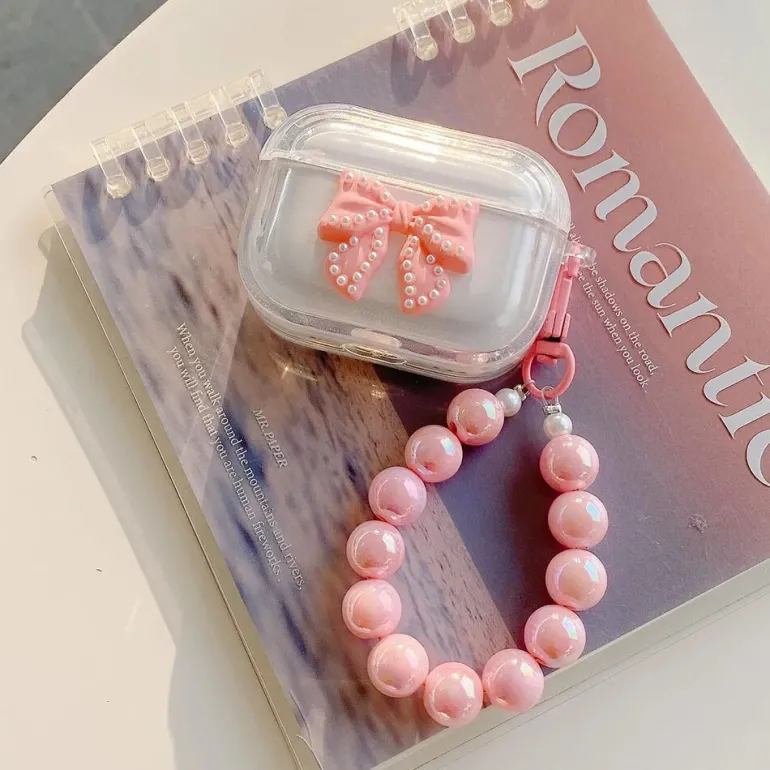 White Heart AirPods Case and Chain